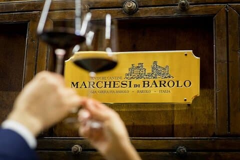 Dia privado e guiado nas caves Barolo no Piemonte