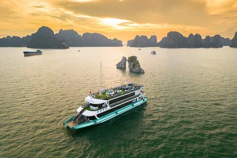 AMETHYST DAY CRUISE - Excursion d'une journée la plus luxueuse au départ du port de TUAN CHAU