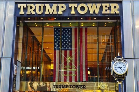 Donald Trump-gebouwen tijdens privéwandeling door NYC