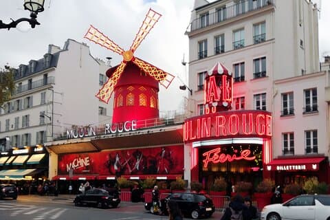 Tillgång till en självguidad promenad i Montmartre