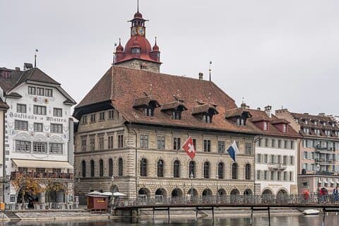 Ganztägiger Privatausflug von Genf nach Lausanne und Luzern