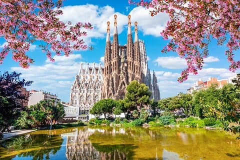 Tour privado de día completo por la costa de Barcelona desde el puerto de Barcelona