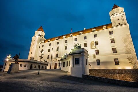 Privéauto voor een directe transfer van Ljubljana naar Bratislava
