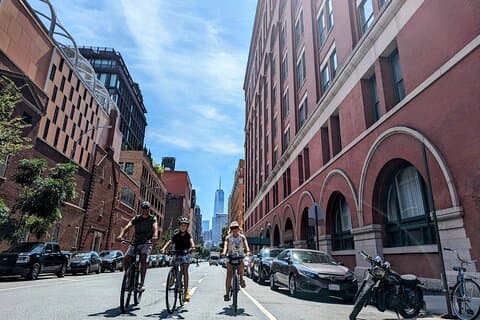 Tour in bici con una storia radicale e strana di New York City