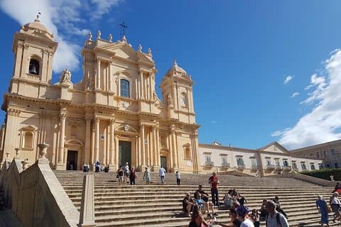 Noto, Marzamemi & Ortigia (chauffeur anglophone et van Mercedes)