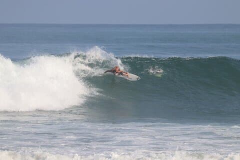 Surfing Day in Máncora and its Secret Places
