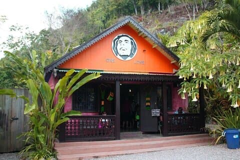 Visite privée du mausolée de Bob Marley à Nine Mile