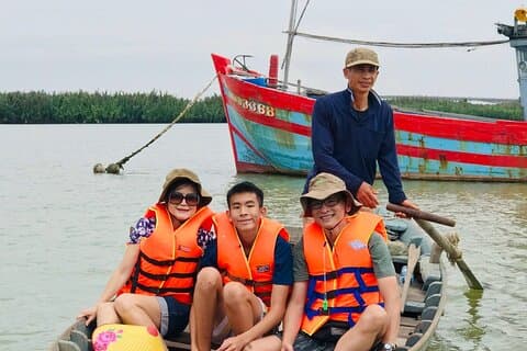 Tour di pesca con barbecue in barca al tramonto rustico di HoiAn con gente del posto