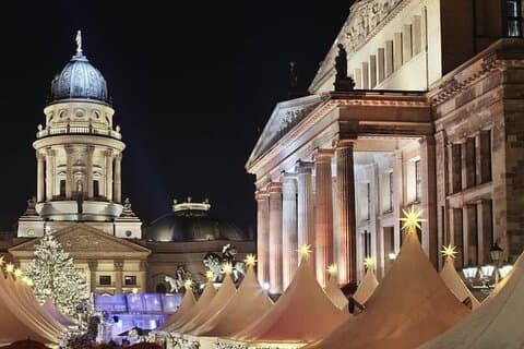 Privater Spaziergang durch die Berliner Weihnachtsmärkte mit dem Auto