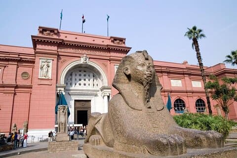Gå inn i historien: Halvdags utforskning av det egyptiske museet