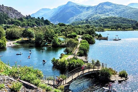 スノードニアの山、湖、鉱山のプライベート ツアー