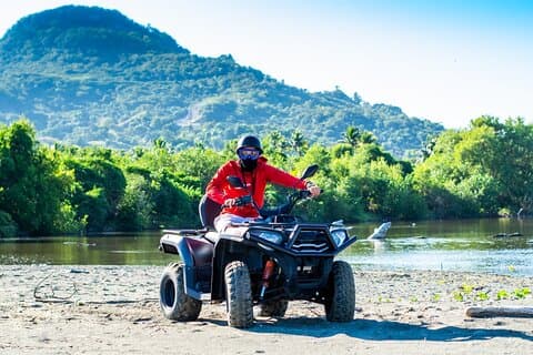 Aventura guiada em quadriciclo para passageiros de Amber Cove e Taino Bay