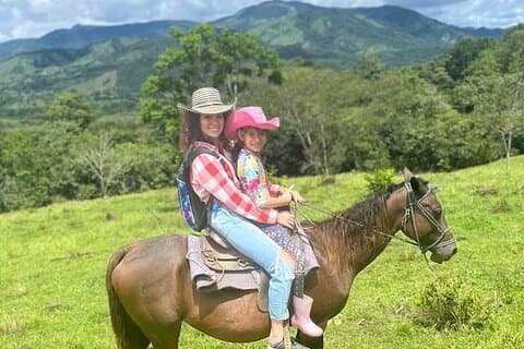 Eco Agro Adventure com passeios a cavalo em uma fazenda particular