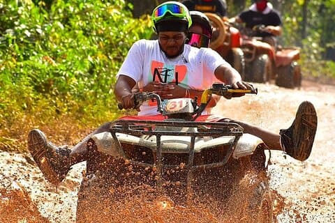 Extremer Tag in Cancun: ATVs Zip Lines Cenote Mittagessen und Transport