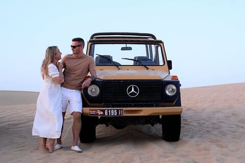 Safari privé dans le désert le matin en Mercedes Classe G vintage