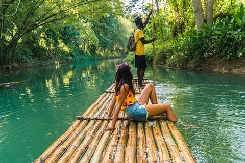Rafting privado en bambú en el Gran Río desde Montego Bay