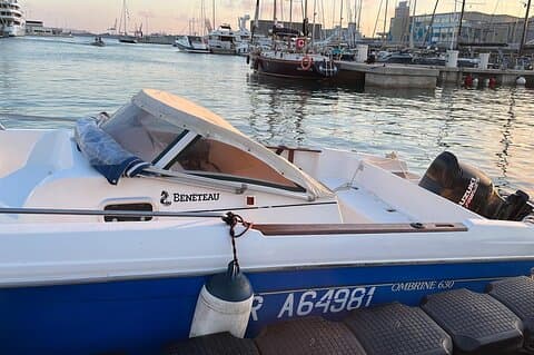 Barcelona Lancha rápida con Wakeboard y opción de tubería