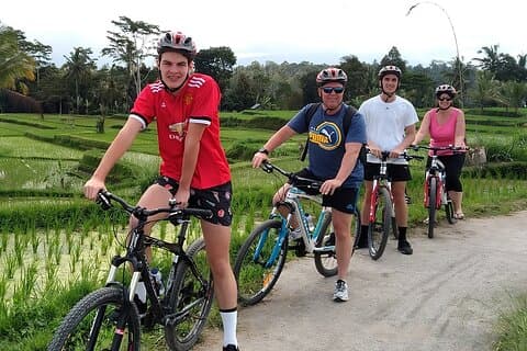 Bali Cycling Adventure och Tanah Lot Sunset Tour