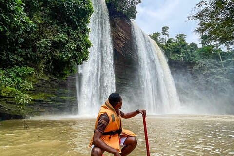 Excursion d'une journée complète aux cascades de Boti et aux jardins botaniques d'Aburi