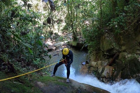 Avventura privata di canyoning nel Salento