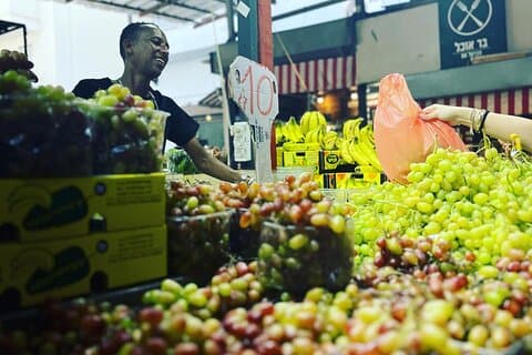 Tour guidato privato di cibo e bevande a Tel Aviv