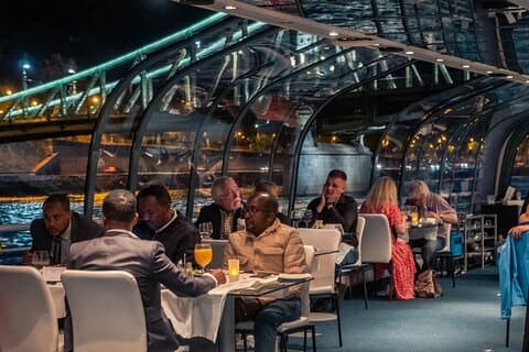Budapest Donau River Candlelit Dinner Cruise med levende musik