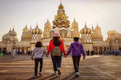 Tour privado de Abudhabi a Global Village y Miracle Garden