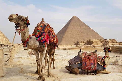 Pyramiden von Gizeh und Memphis und Sakkara vom Hafen von Alexandria aus