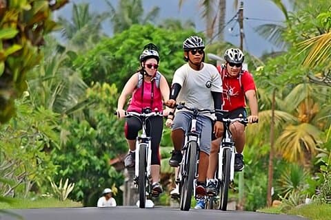 Tour di Bali in bicicletta e Uluwatu: esplora le gemme nascoste dell'isola