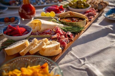 Een lokaal tapas- en zeilavontuur van 2 uur in Barcelona