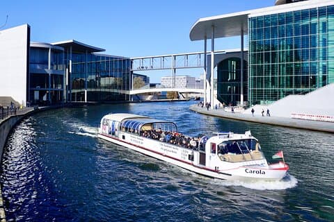Berlin : 1-stündige Bootstour mit zweisprachigem Fortgeschrittener (DE/EN)