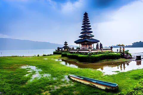 North Bali Tour - Visiting Rice Terrace, Lake, Waterfall, Temple and Hot Spring