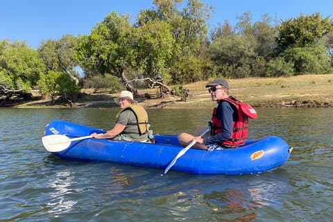 Safaris de canoa no Parque Nacional do Zambeze