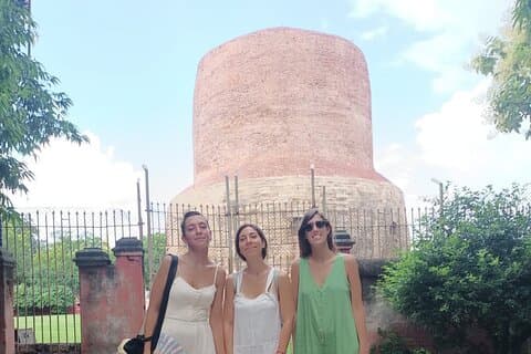 Guidad halvdags Sarnath-biltur från Varanasi med en lokal i AC-bil