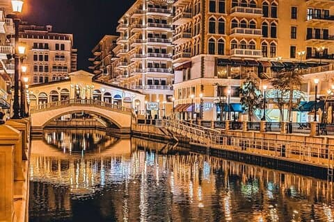 Visite nocturne de la ville en transport privé à Doha depuis l'aéroport de Doha