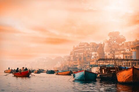 Tour guiado de medio día por la ciudad de Varanasi en automóvil AC con un local