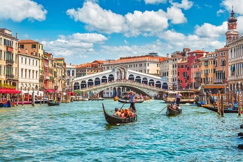Venise : Enchanting City Walk & Majestic Gondola Glide + Ebook