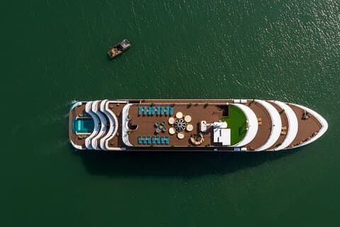 カペラ クルーズ ハノイ発ハロン湾とランハ湾を探索する 3 日間