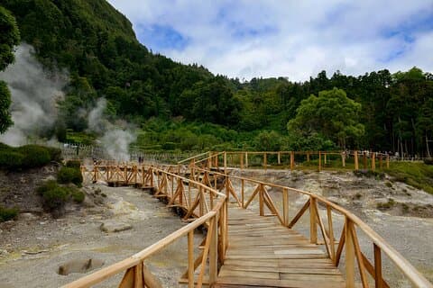 Aventura nas Furnas, com vulcões, lagoas e plantação de chá