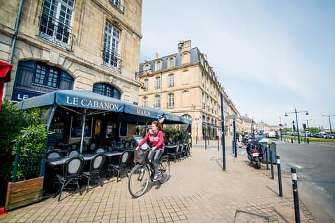 I punti di riferimento iconici di Bordeaux: un tour in bicicletta privato