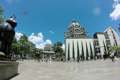 Visita privada al museo y plaza Fernando Botero en Antioquia