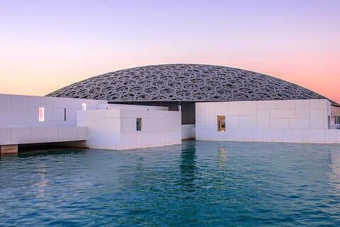 Toegang tot het Louvre Museum in Abu Dhabi
