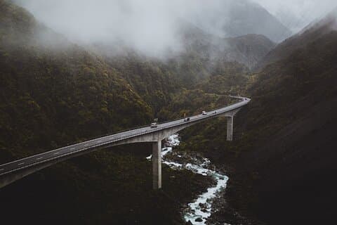 クライストチャーチからアーサーズ・パス・ツアー＋トランツアルペン列車＆ランチ
