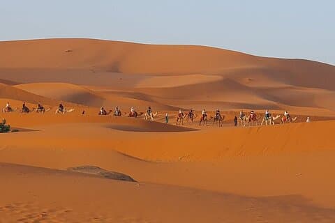 Circuit en groupe de 5 jours dans le désert marocain de Fès à Marrakech