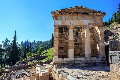 Privétour van Athene naar Delphi en Arachova per minibus