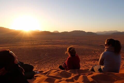 Ganztägige Jeep-Tour (Mittagessen) Höhepunkte der Wadi-Rum-Wüste