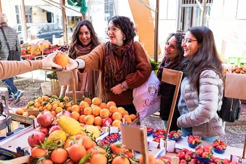 Firenze: Halvdags markedstur og servering på Cesarinas hjem