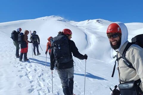 プコンからケトルピジャン火山へのガイド付き登山