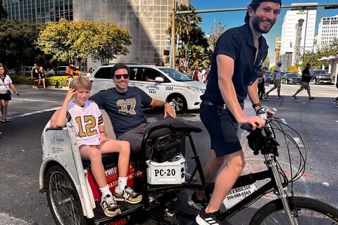 Tour door de Franse wijk met een fietstaxi in New Orleans
