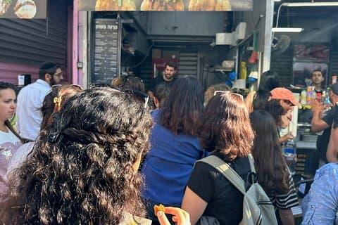 Excursão privada de exploração cultural culinária em Tel Aviv Shuk HaCarmel